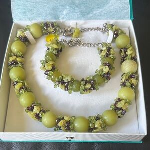 Elegant Green Beaded Necklace and Bracelet Set